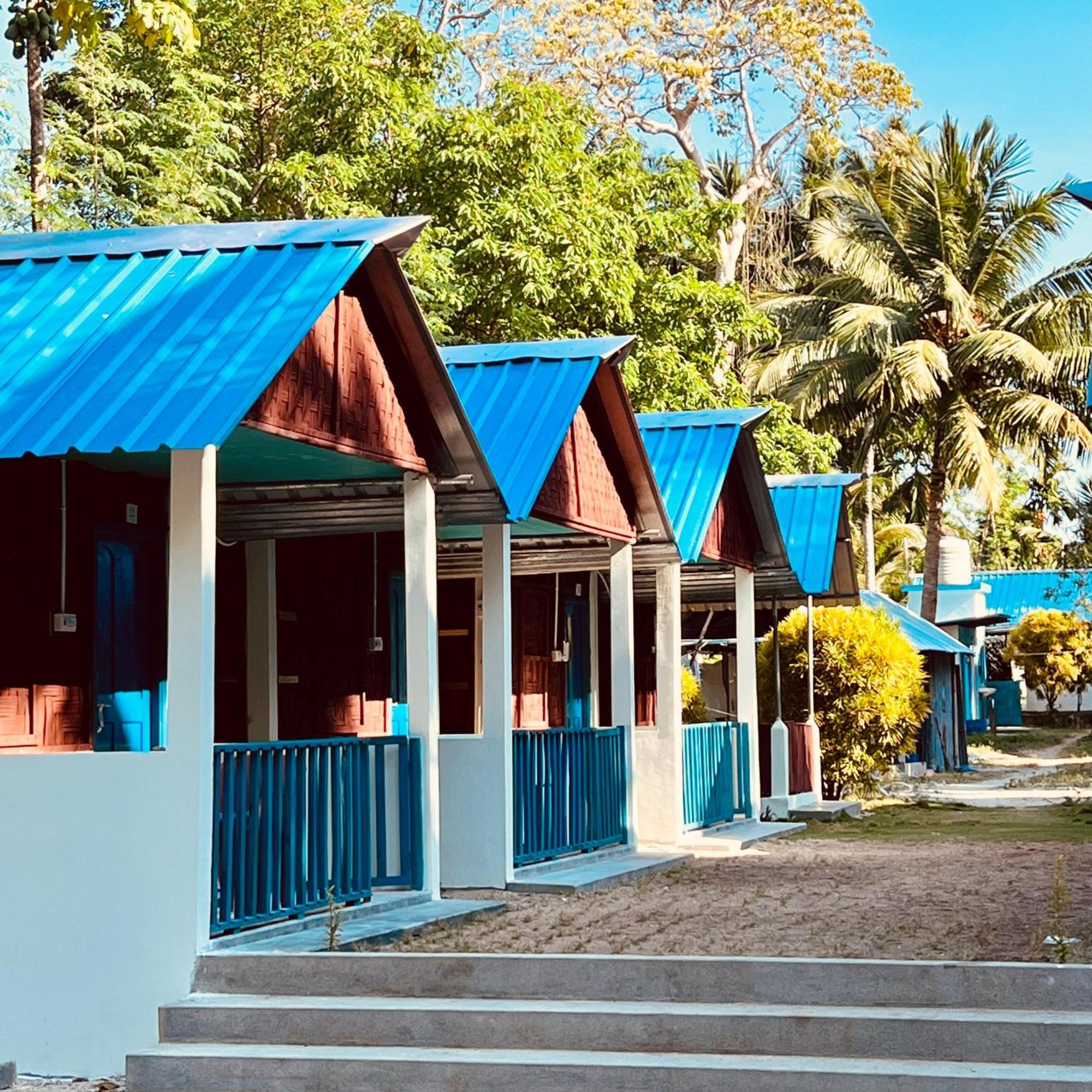 Blue Sea Restaurant & Bungalows Sitapur Exterior photo